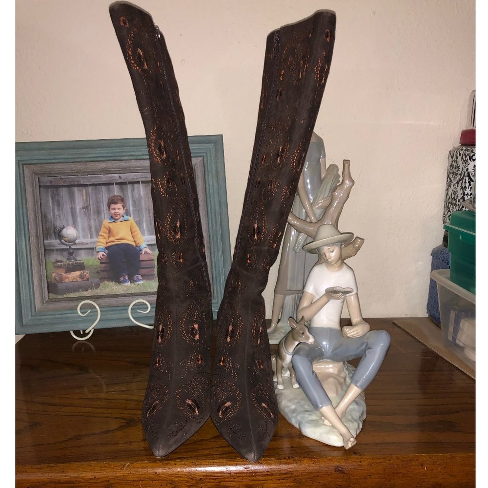 Richard Tyler embroidered suede boots